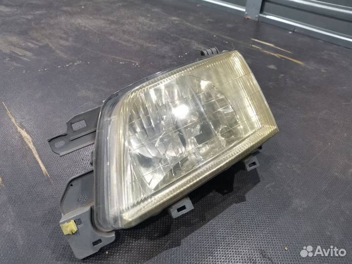 Фара левая Subaru Forester SF5 рест