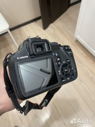 Зеркальный фотоаппарат Canon eos1100d