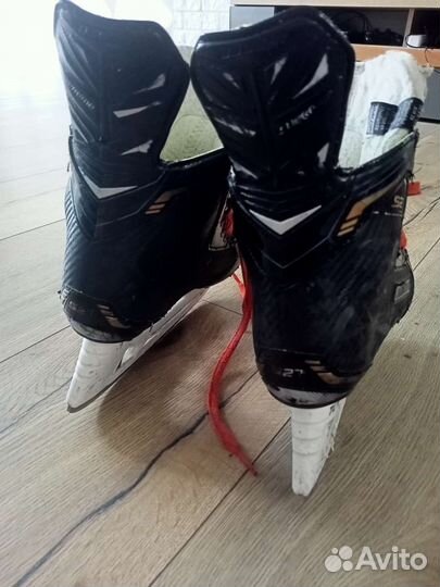 Коньки хоккейные профессиональные