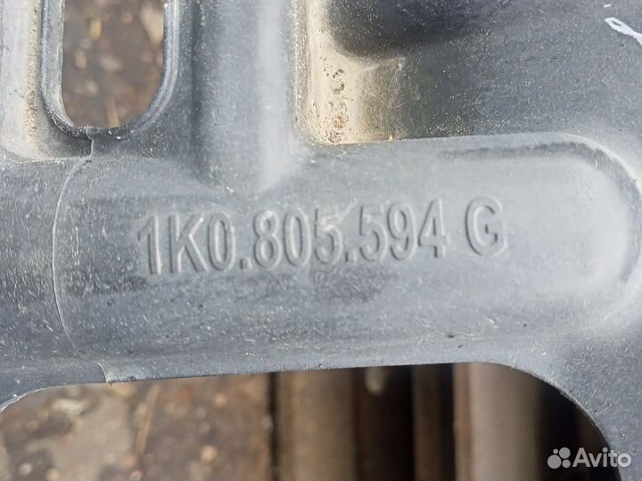 Рамка радиатора VW Jetta 5