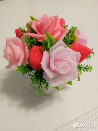 Букет из роз и клубники, мыло