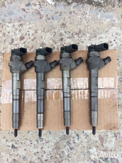 Топливная форсунка Т5 Т6 Амарок 2.0 тди 03L130277J