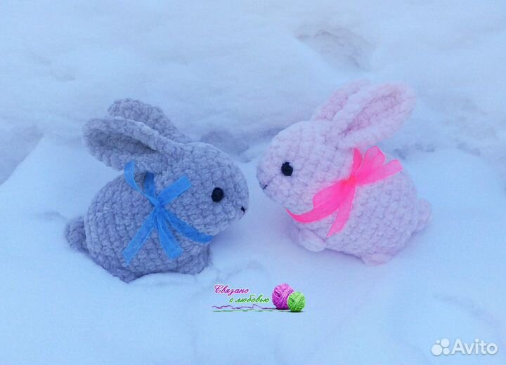 Вязаная игрушка Крольчонок