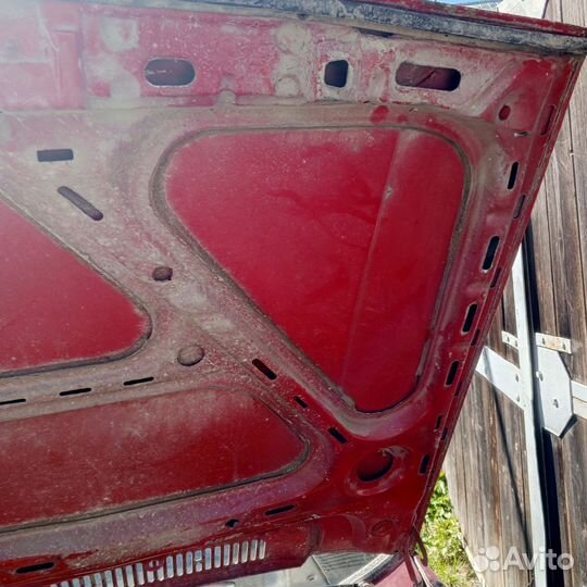 Капот на volkswagen Jetta 2