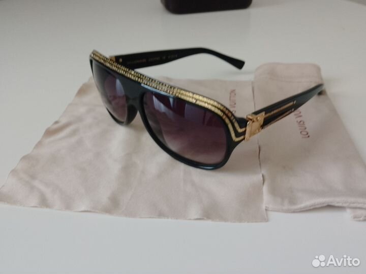 Солнцезащитные очки женские брендовые