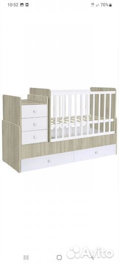 Детская кроватка с маятником и ящиком и комодом