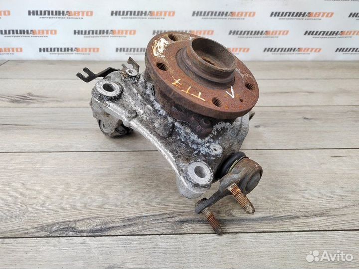 Кулак поворотный передний левый Volkswagen Passat