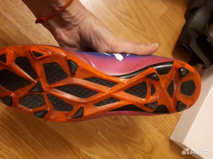 Футбольные бутсы adidas predator