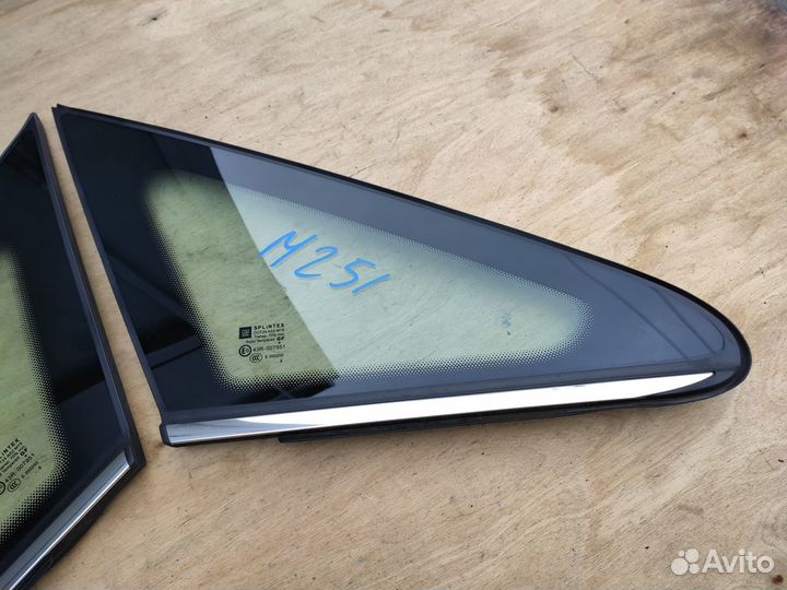 Стекло переднее форточка на Опель Зафира Б