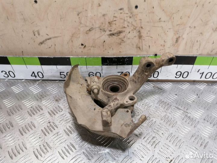 Кулак поворотный передний правый Volkswagen Passat