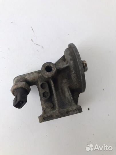 Кронштейн масляного фильтра Land Rover Freelander