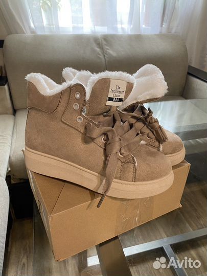 Кроссовки новые