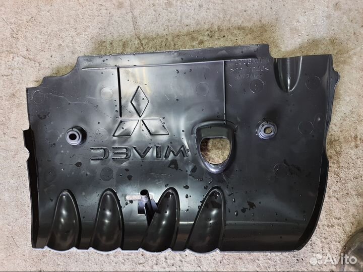 Аутлендер Outlander GF 3 Крышка двигателя