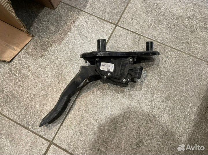 Педаль газа Nissan Patrol