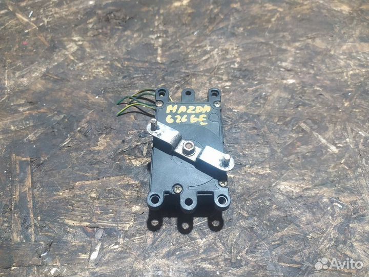 Моторчик заслонки отопителя Mazda 626 GE (1991—1997)