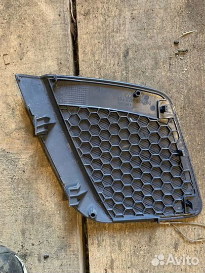 Сетка динамика передняя правая