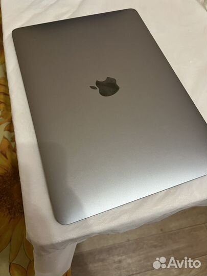 Macbook air 13 2020 m1 8 ядер/512 гб