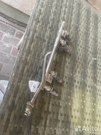 Топливная рампа с форсунками ваз