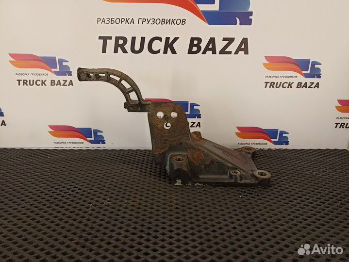 Кронштейн двигателя левый