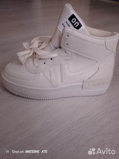 Кроссовки женские