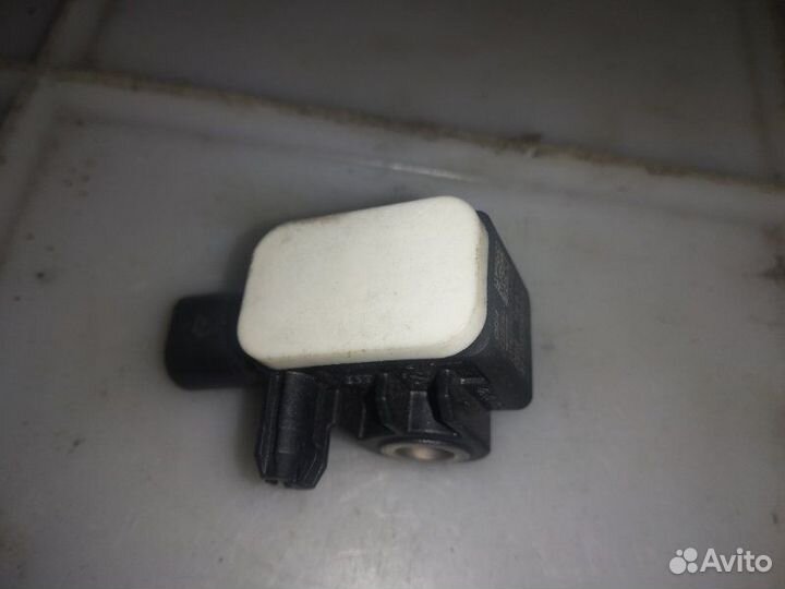 Датчик удара Audi A6 C6 caha 2010