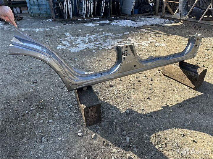 Порог вырез кузова правый Suzuki Escudo TD54W J20A