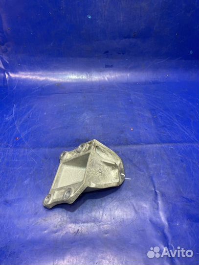 Кронштейн опоры двигателя передний левый Infinity