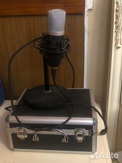 Микрофон Trust GXT 252 Emita