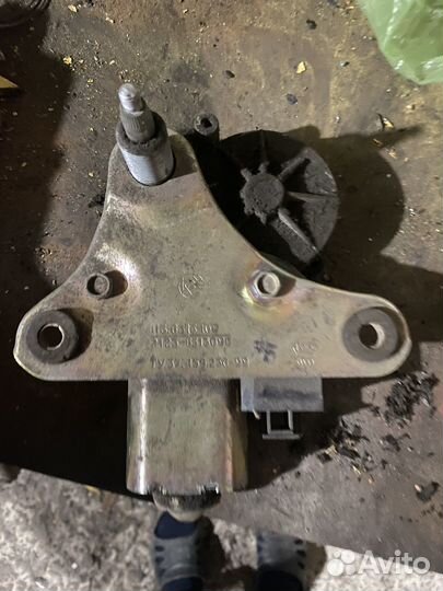 Задний мотор дворников