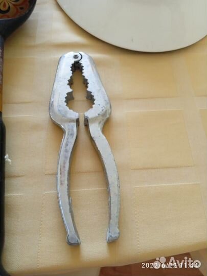 Щипцы для колки орехов