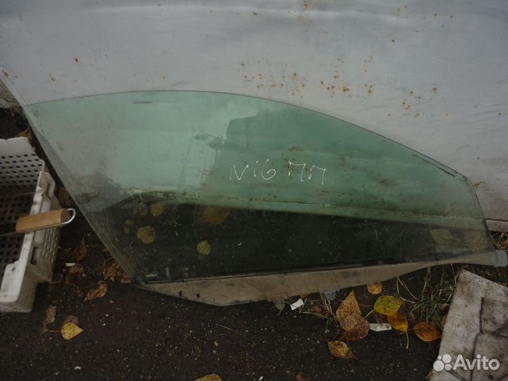 Стекло двери переднее правое Nissan almera n16