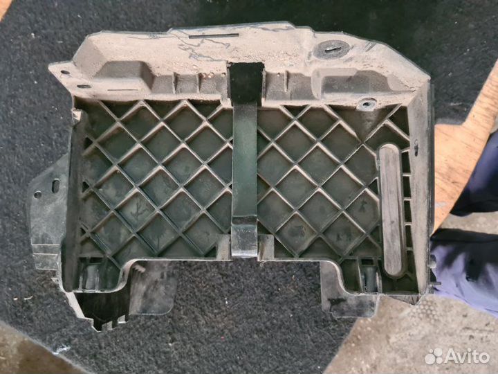 Короб аккумулятора Renault Fluence седан M4R 2011