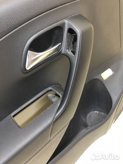 Обшивка двери передней левой Volkswagen Polo MK5 2011-2020