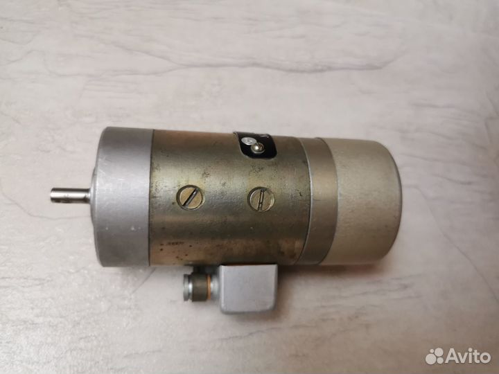 Коллекторный электродвигатель Д-15М