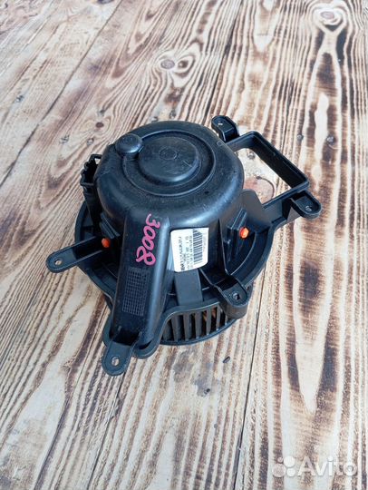 Мотор печки,вентилятор отопителя Пежо 3008