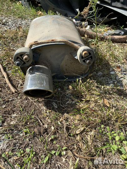 Глушитель на камри левая сторона на 50 55 кузов