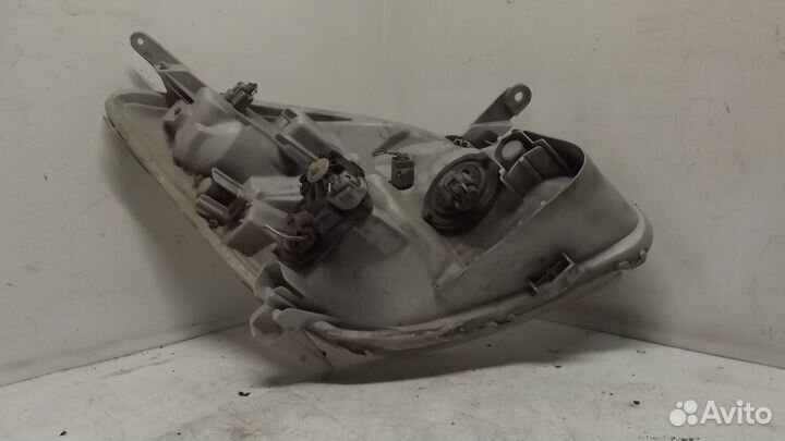 Фара передняя Toyota Corolla Verso E121 2002 год