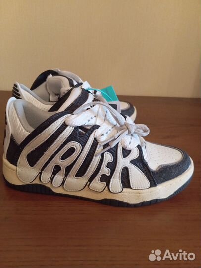 Кроссовки женские