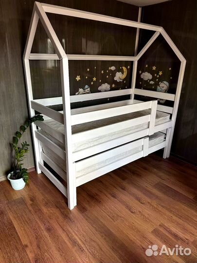 Выдвижная кровать для двоих детей из массива
