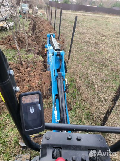 Копка земли экскаватором