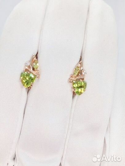 Золотые серьги с камнем