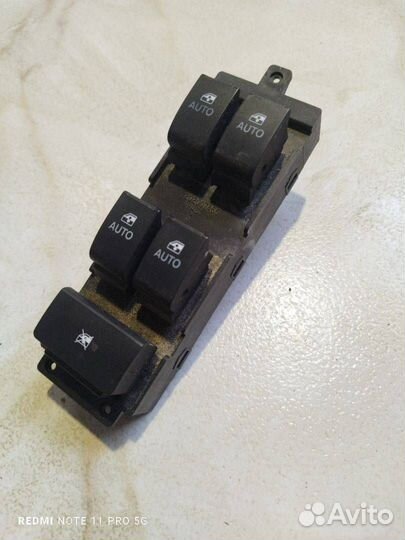 Блок управления стеклоподъемниками передней левой