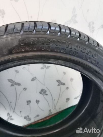 Pirelli P Zero Rosso 255/40 R19 100V