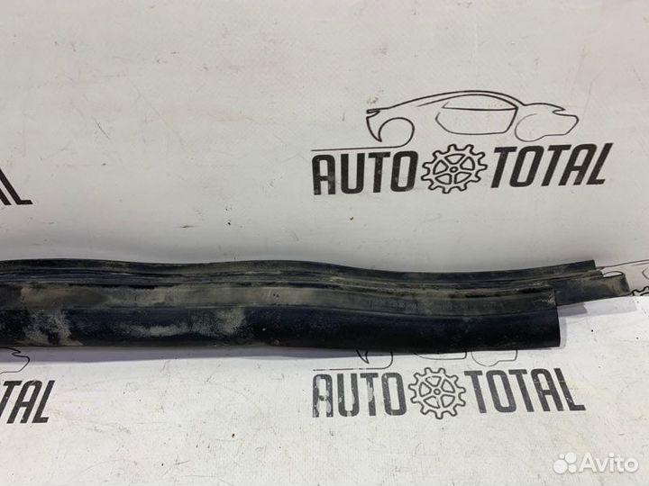 Уплотнитель капота Bmw 745 E65 N62B44 2004