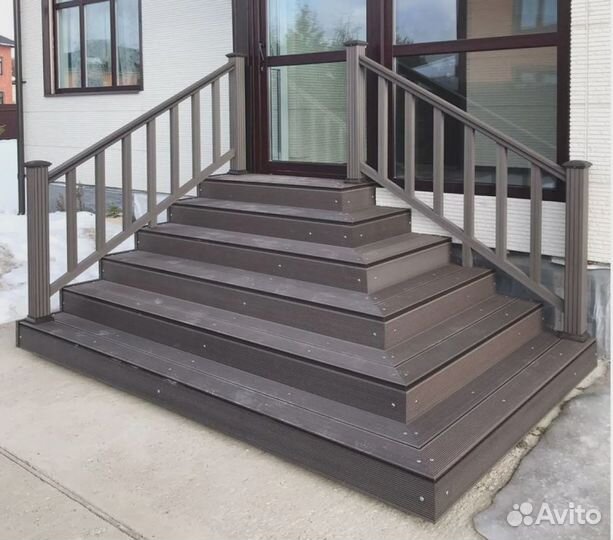 Уличная лестница из дпк для крыльца