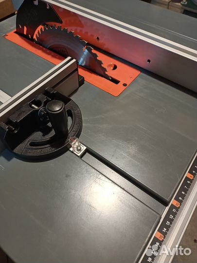 Циркулярный станок Black&Decker BES720 ван-дамм