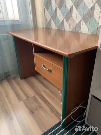Письменный стол