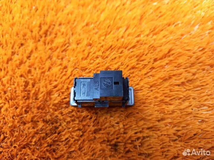 Кнопка блокировки двери передняя правая Volkswagen