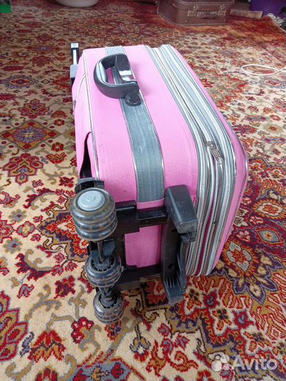 Чемодан на колесах детский
