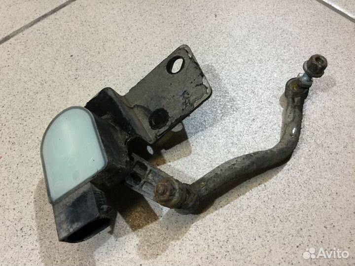 Датчик уровня пола Гранд Чероки после 2010г